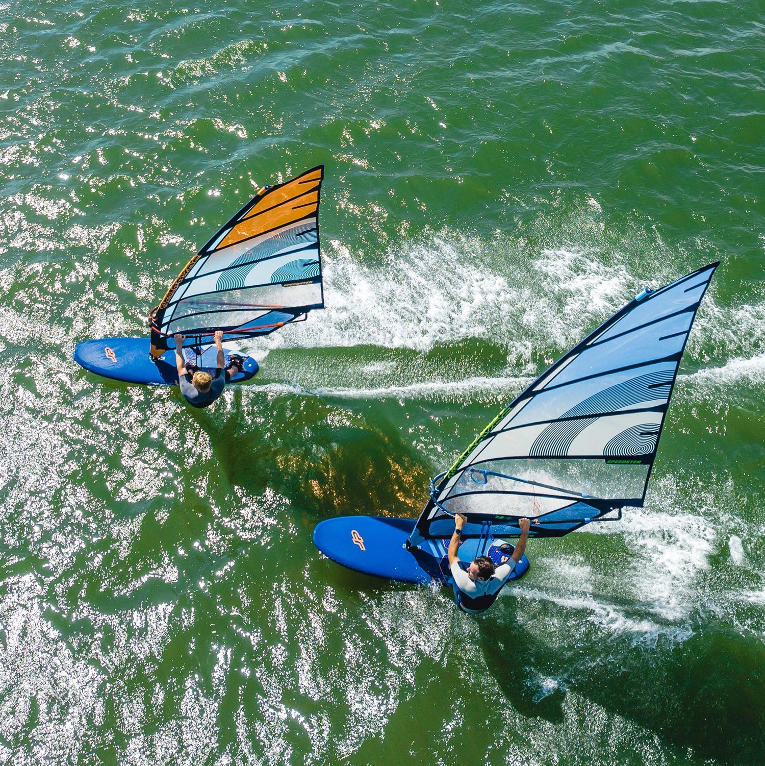 HOLD WINDSURFING
