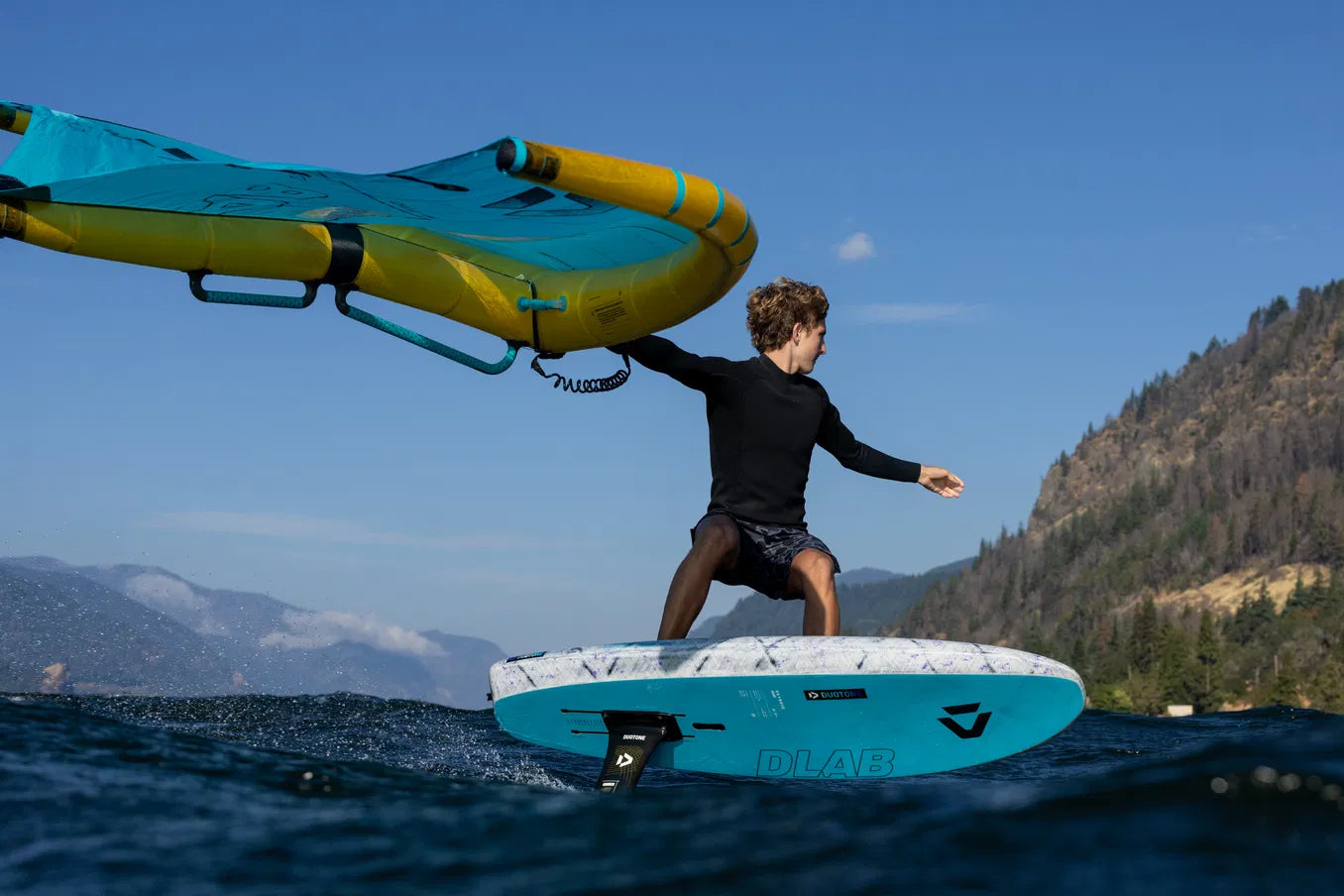 Børn og unge på surf camp ved dansk strand